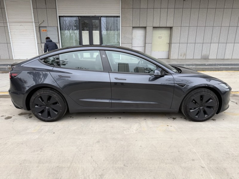 济宁25年特斯拉MODEL 33