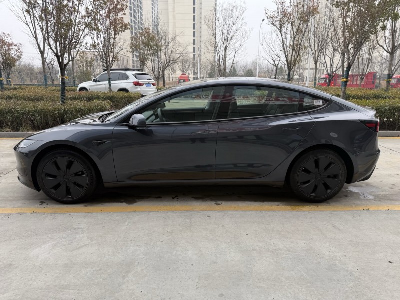 济宁25年特斯拉MODEL 35