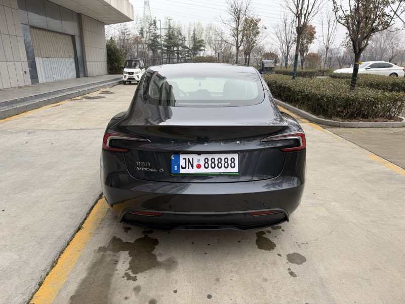 济宁25年特斯拉MODEL 36