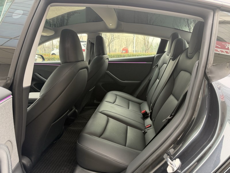 济宁25年特斯拉MODEL 37