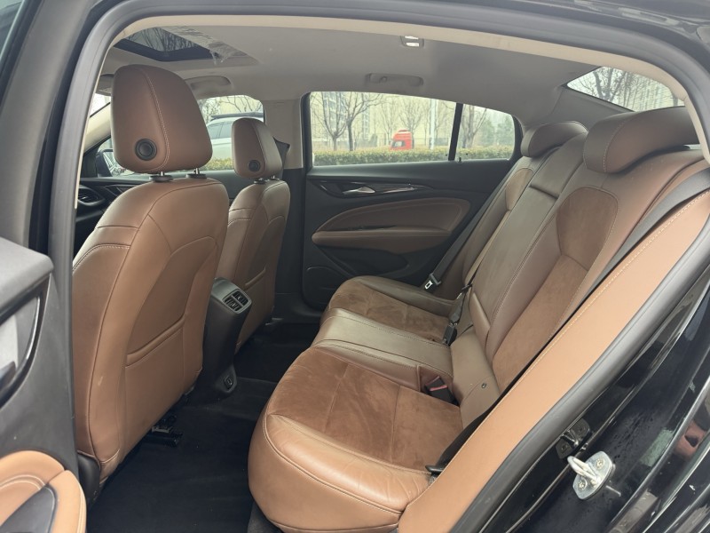 济宁22年别克君威5