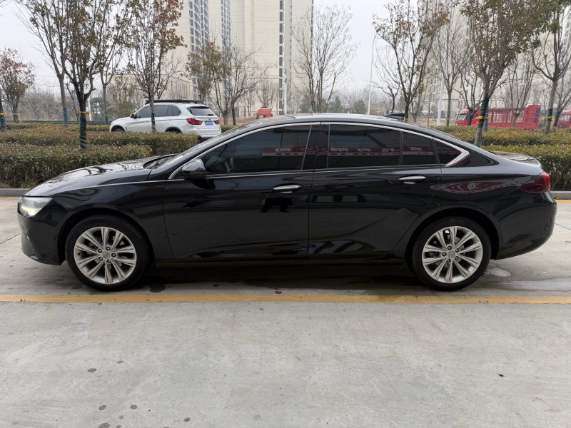 济宁22年别克君威7