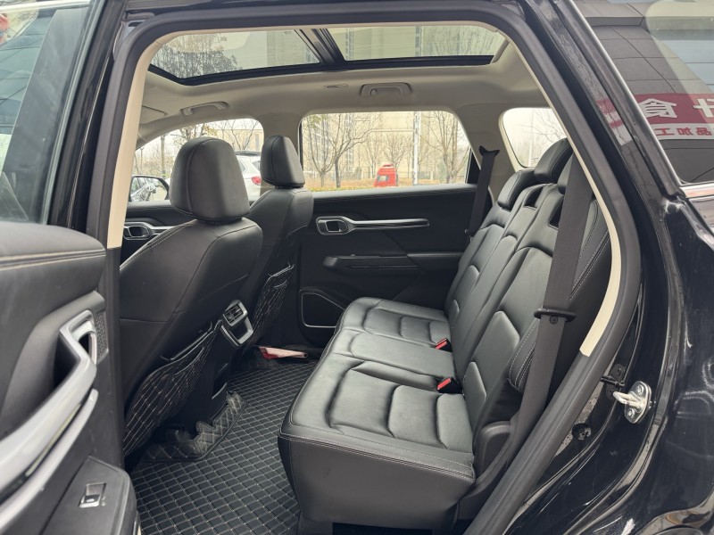 济宁22年吉利豪越5