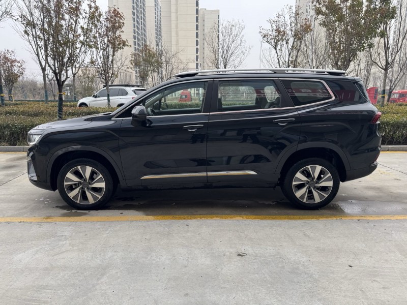 济宁22年吉利豪越7