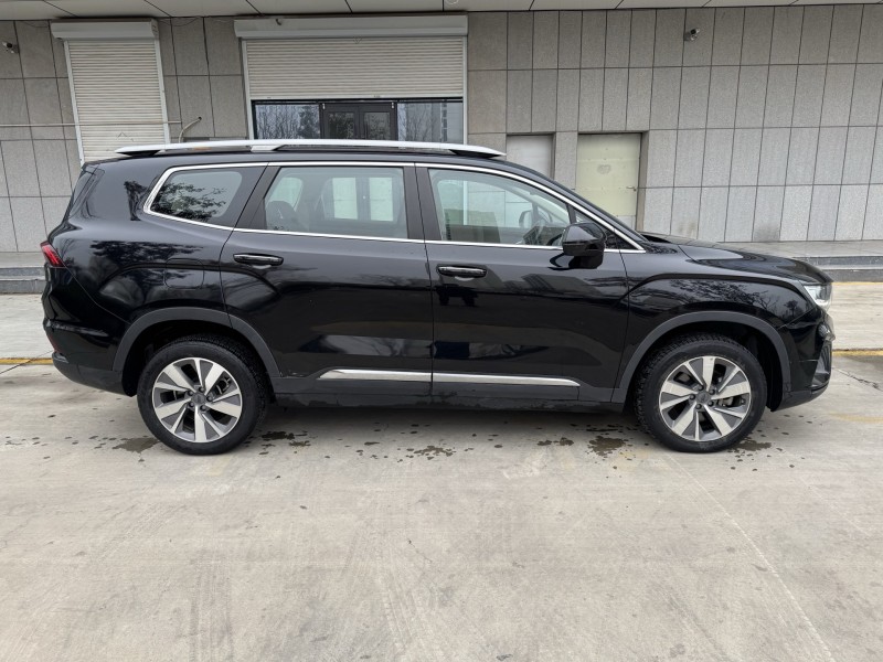 济宁22年吉利豪越8