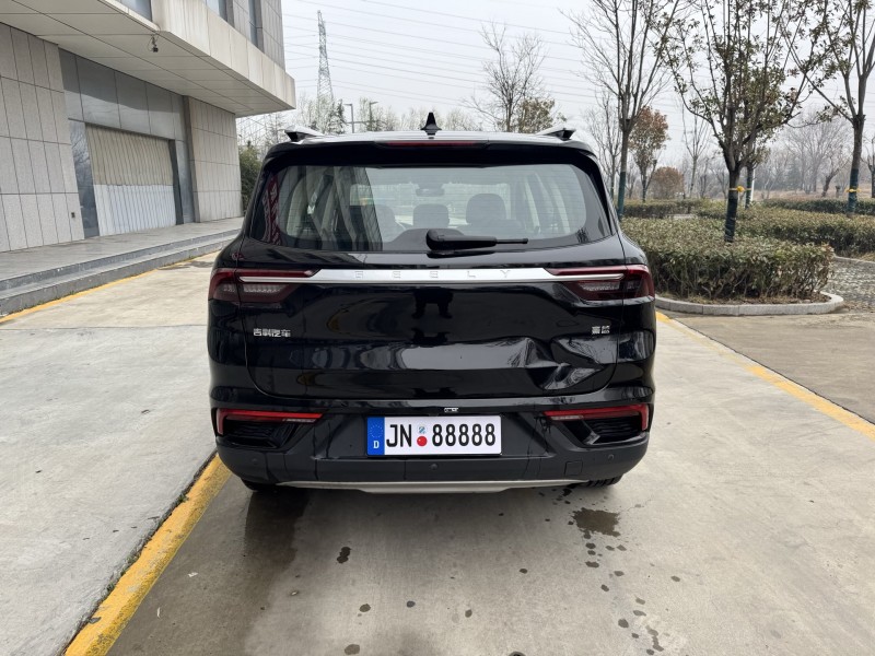 济宁22年吉利豪越9