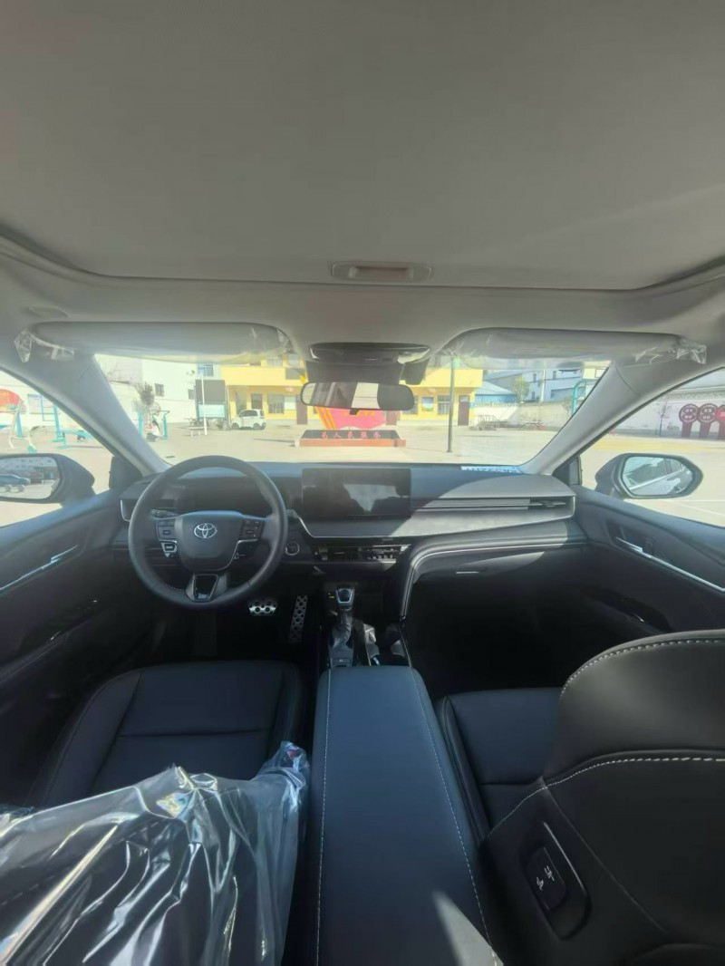 郑州25年丰田凯美瑞5