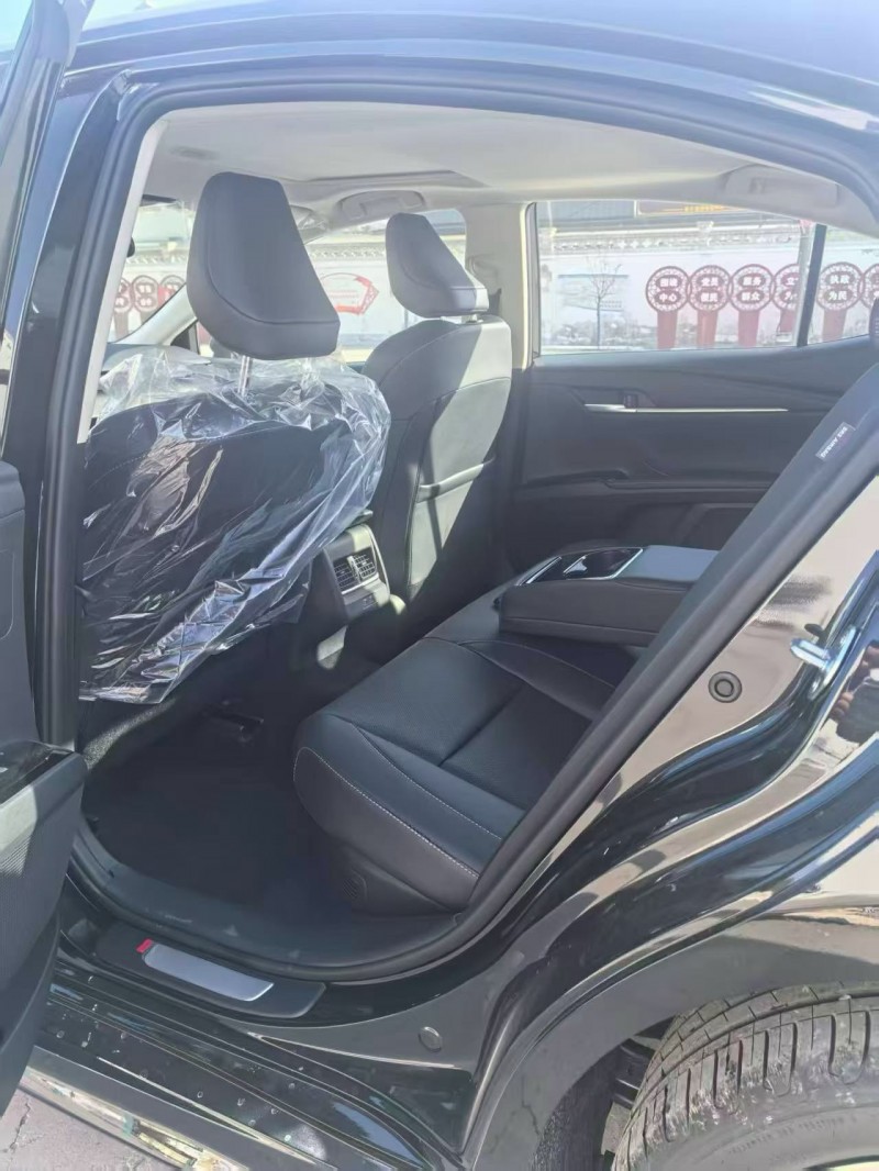 郑州25年丰田凯美瑞6