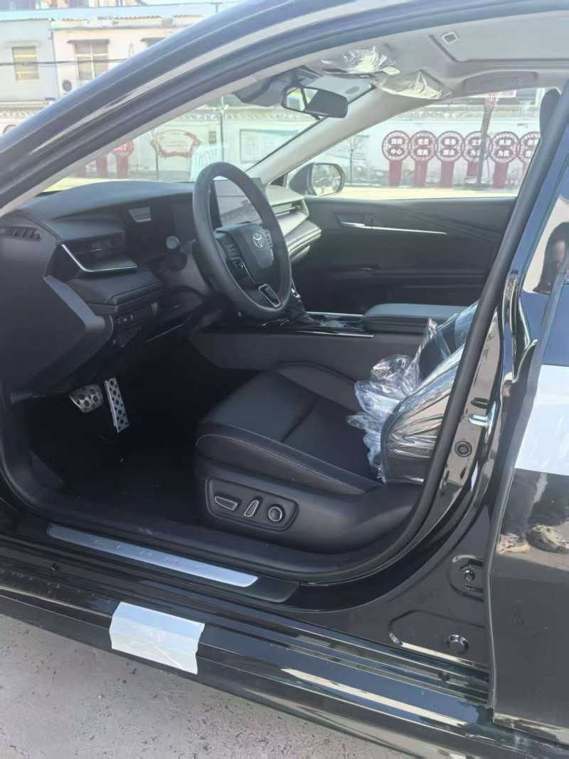 郑州25年丰田凯美瑞9