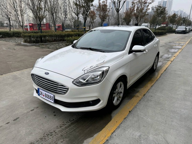 济宁19年福特福睿斯2