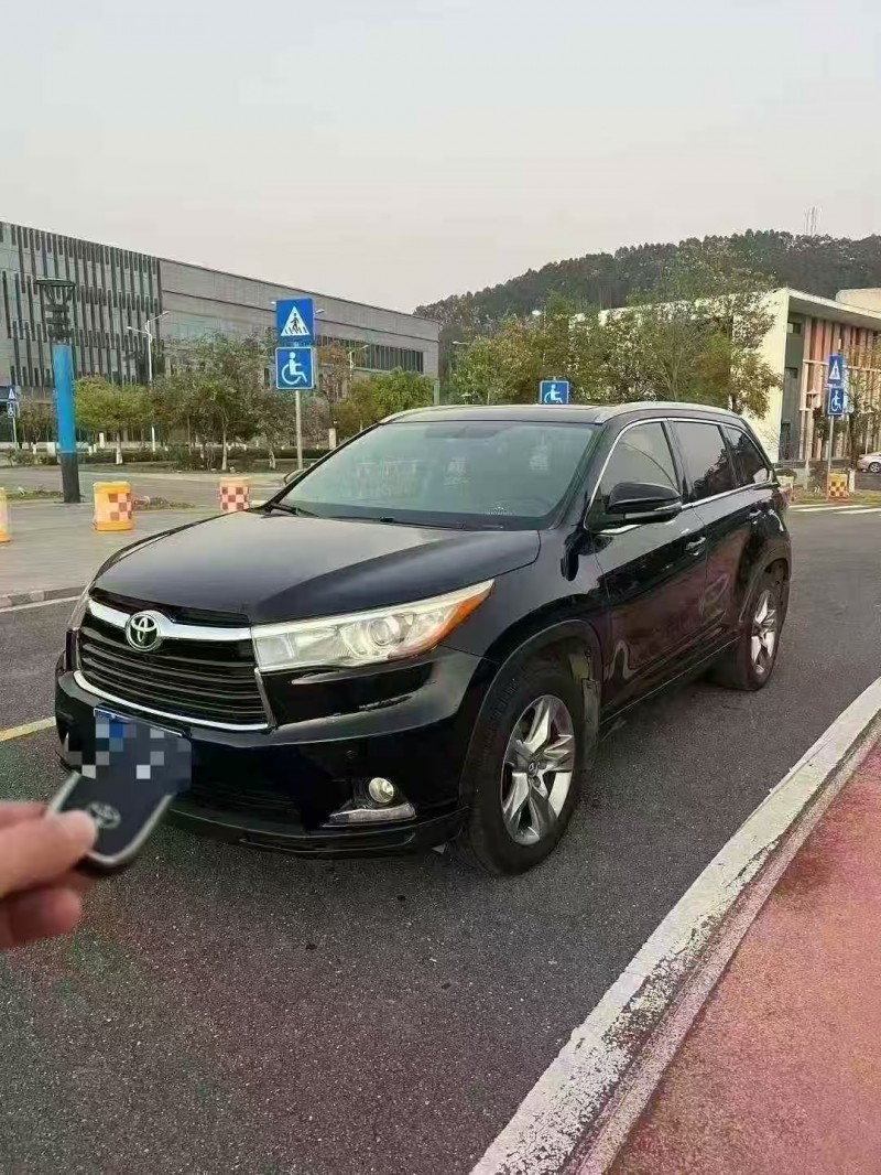 贺州17年丰田汉兰达2