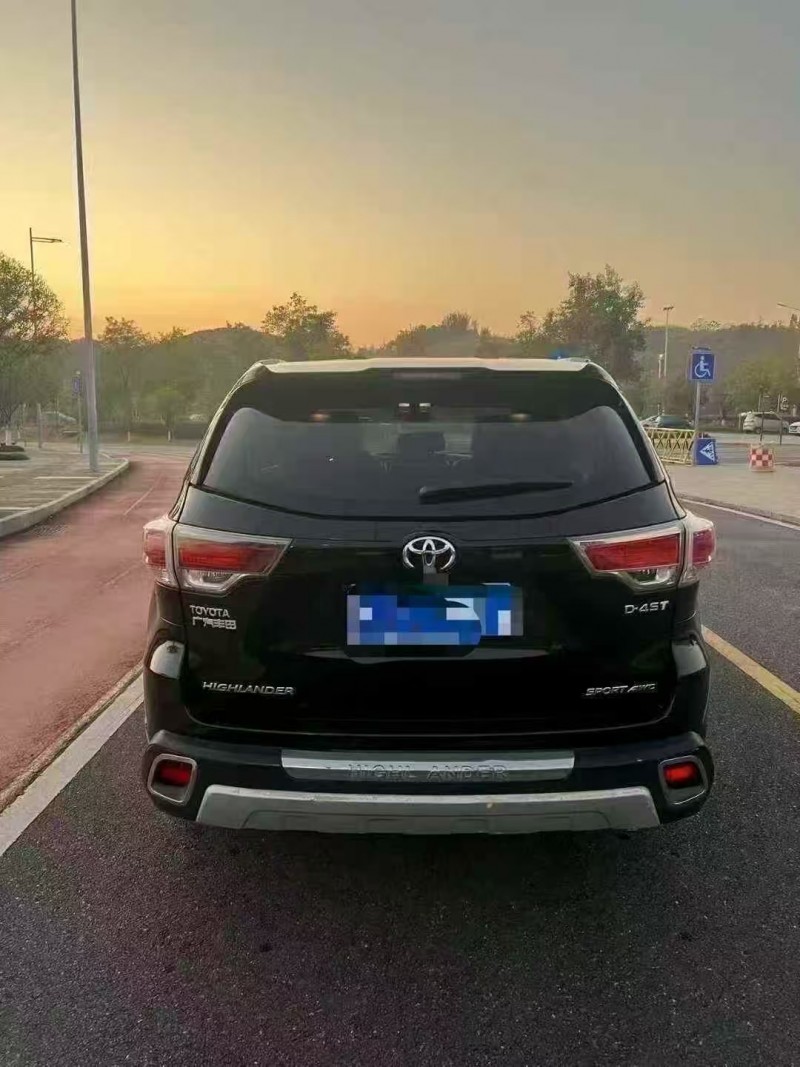 贺州17年丰田汉兰达4