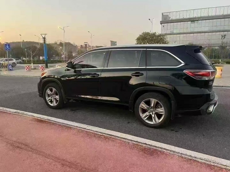 贺州17年丰田汉兰达5