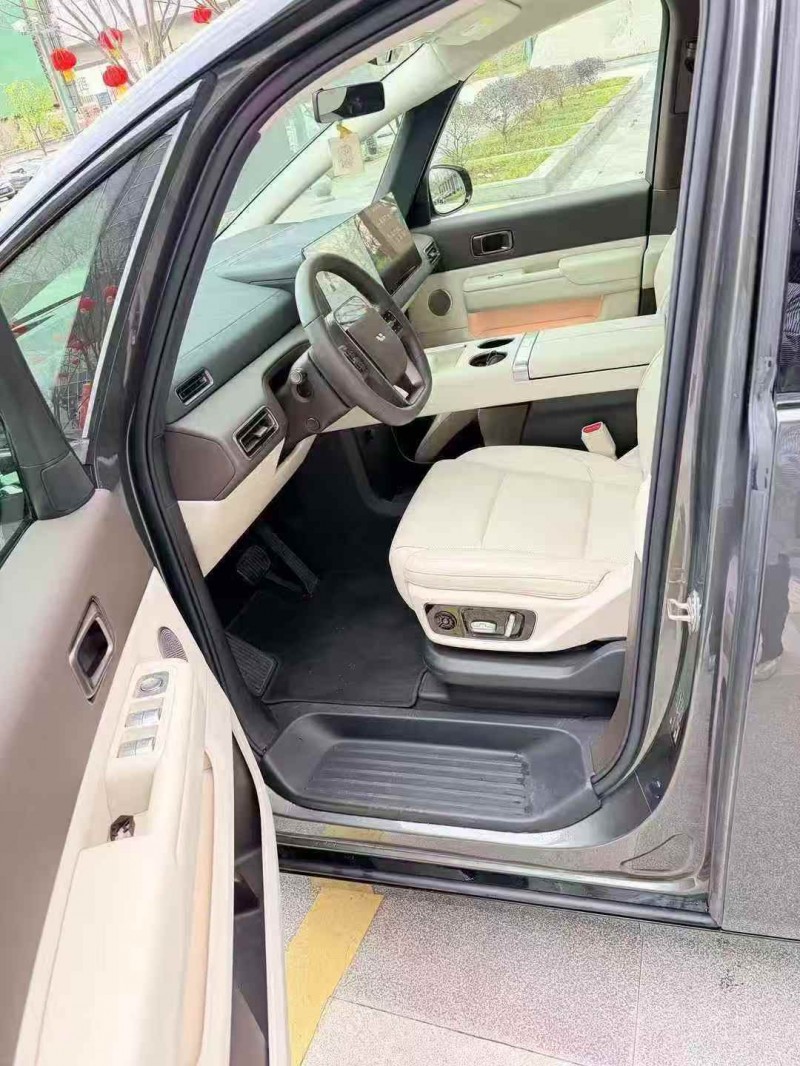 嘉兴25年理想mega4