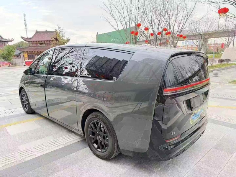 嘉兴25年理想mega7