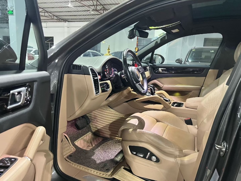 深圳19年保时捷卡宴3