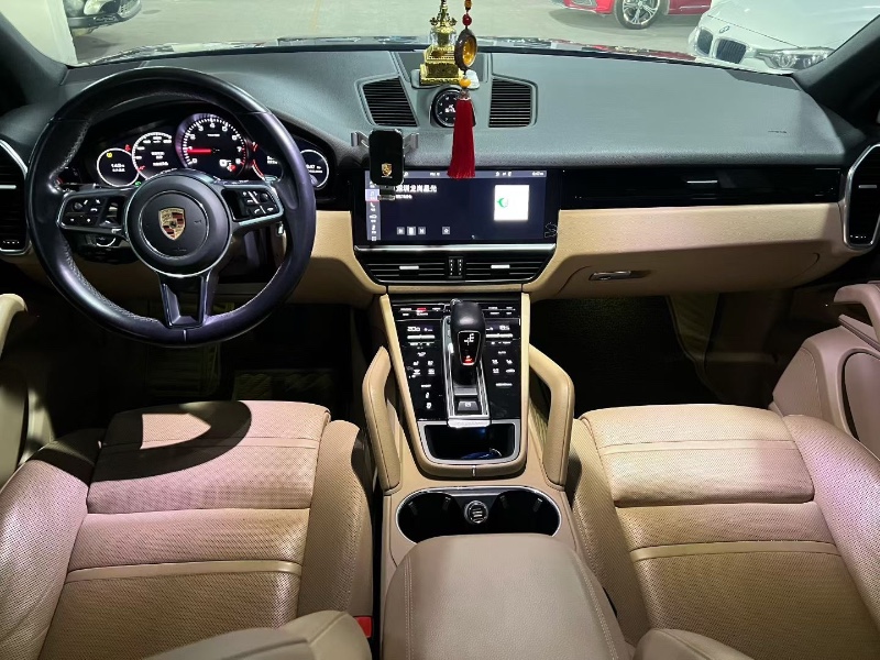 深圳19年保时捷卡宴4