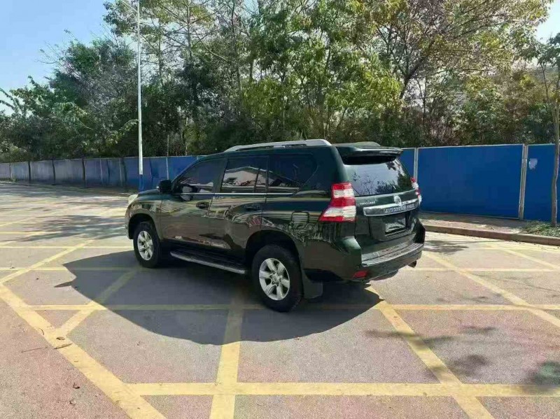 汕头17年丰田普拉多7