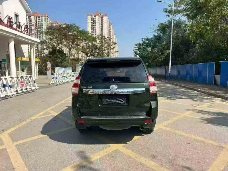 汕头17年丰田普拉多8