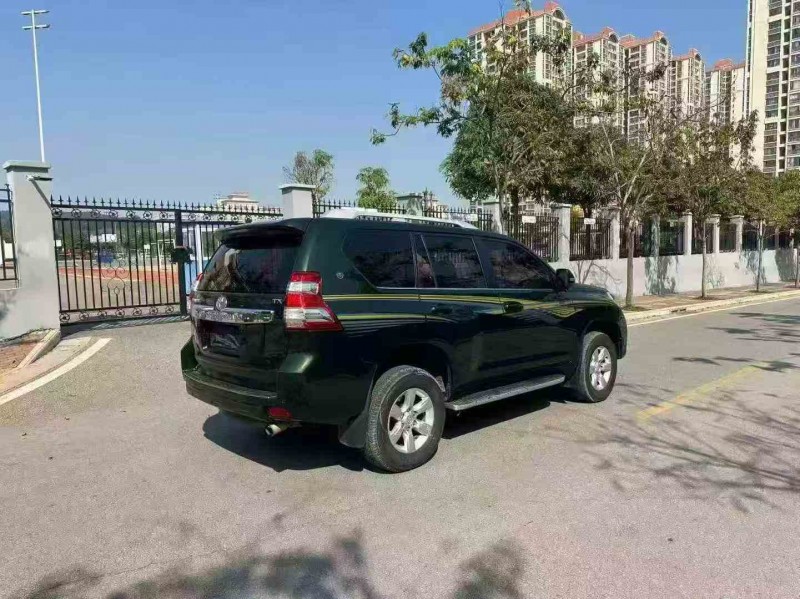 汕头17年丰田普拉多9