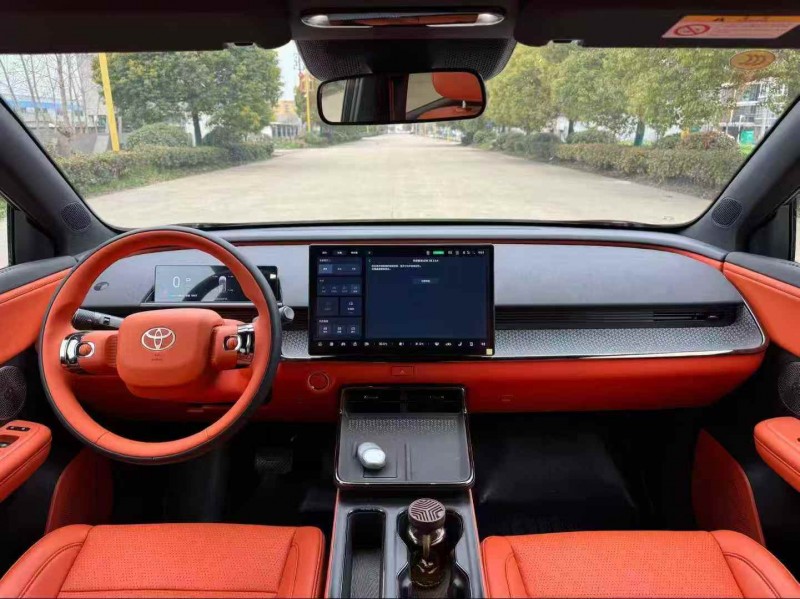 盐城25年丰田铂智5