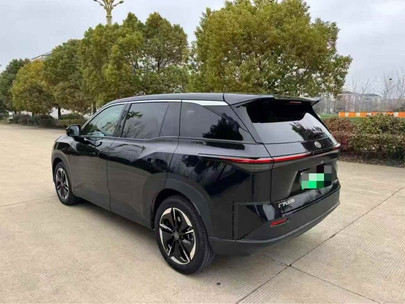 盐城25年丰田铂智8