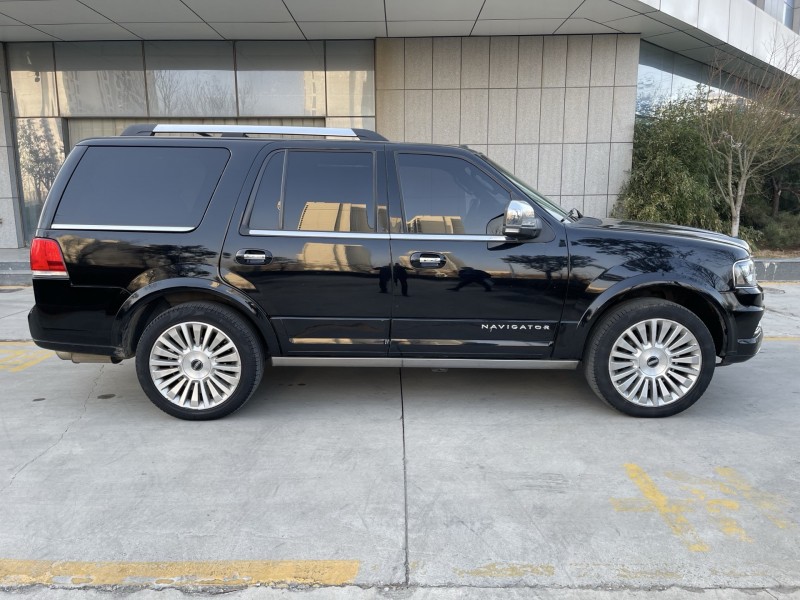 济宁18年林肯领航员8