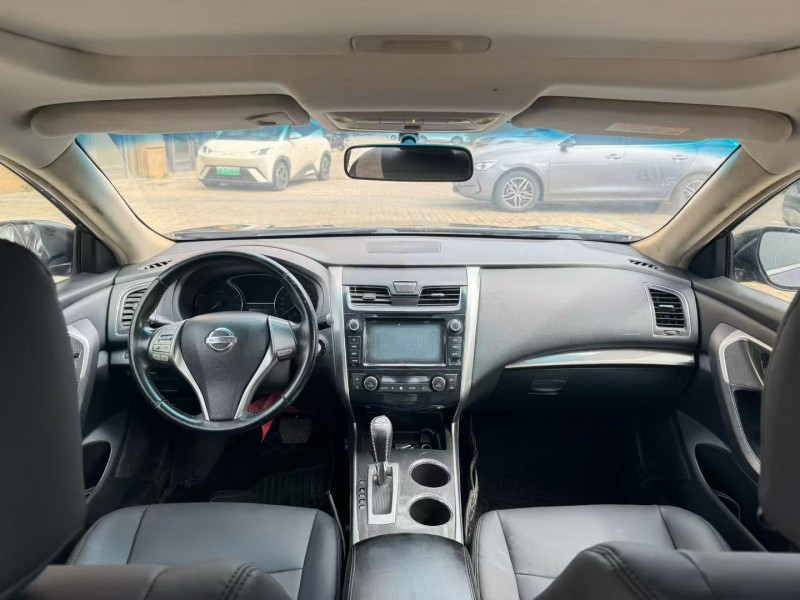 海口15年日產天籟4