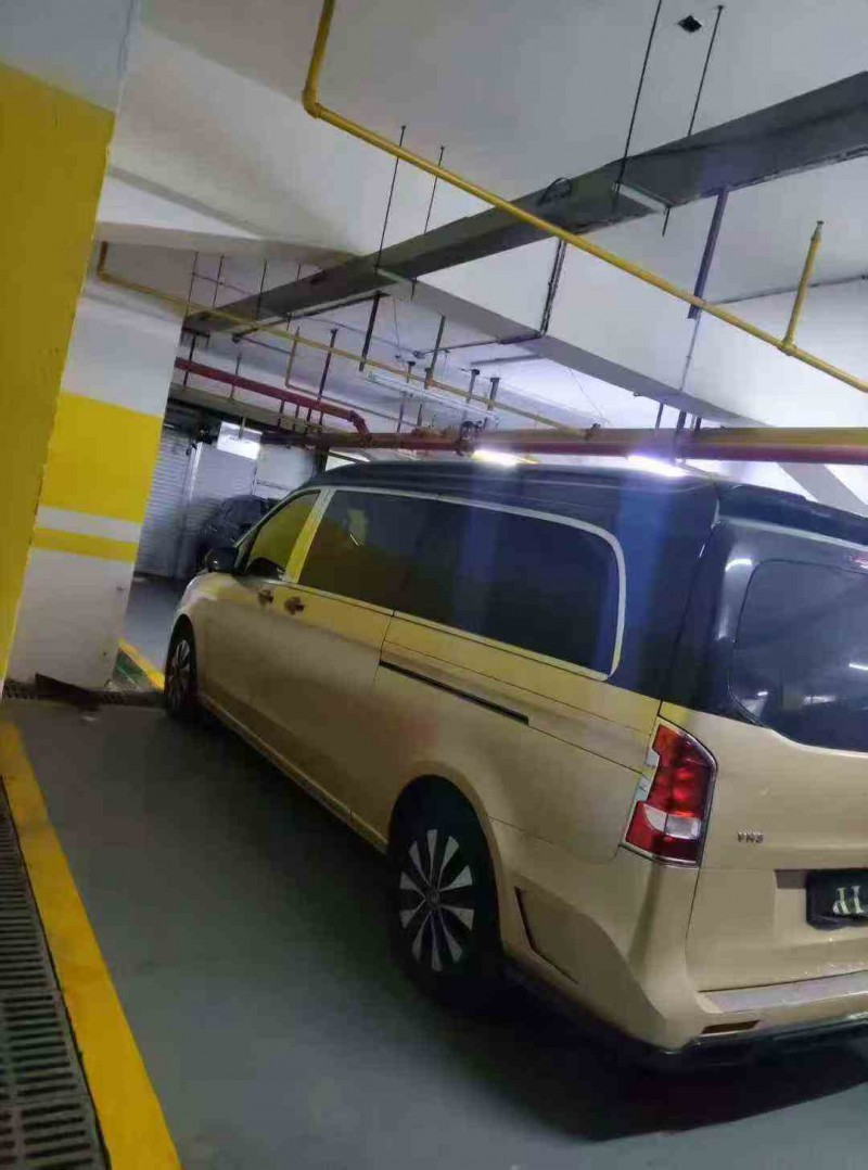 鄂州23年奔馳威霆8