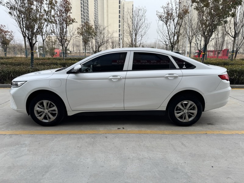 濟寧23年吉利帝豪8