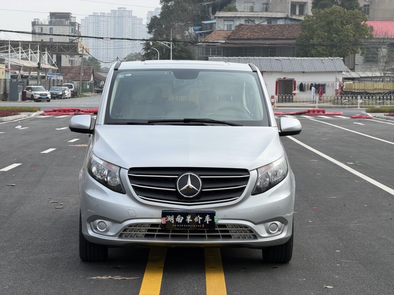 岳阳22年奔驰威霆1