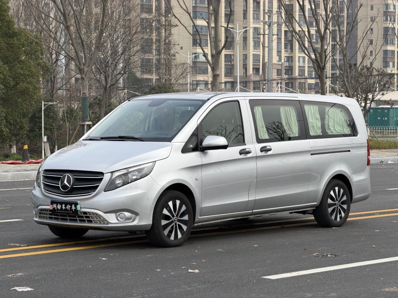 岳阳22年奔驰威霆3