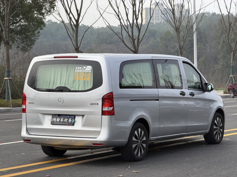 岳阳22年奔驰威霆7