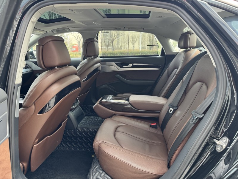 濟寧18年奧迪A8L6