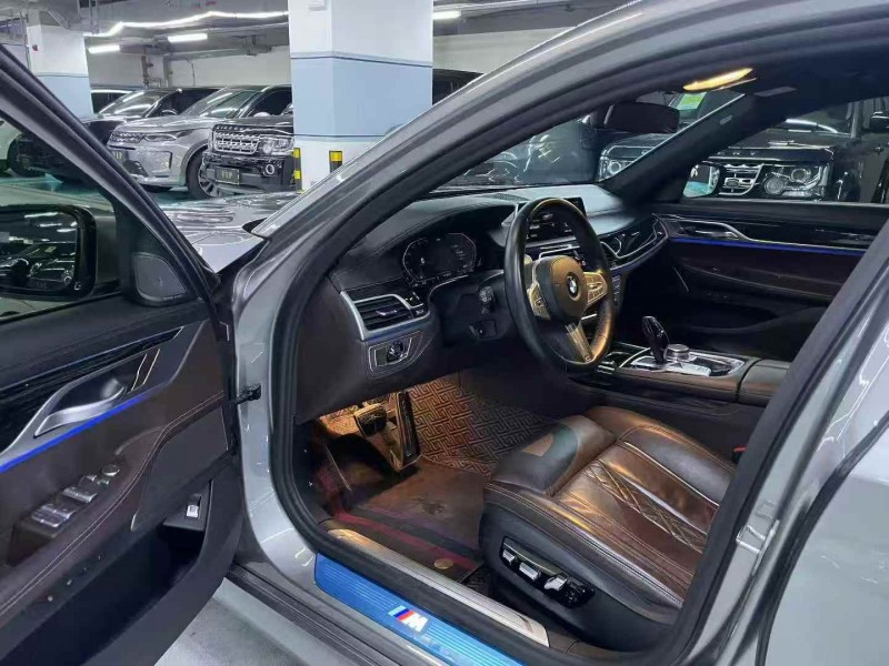 广州21年宝马7系4