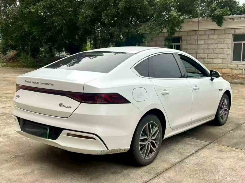 南平23年比亚迪秦8