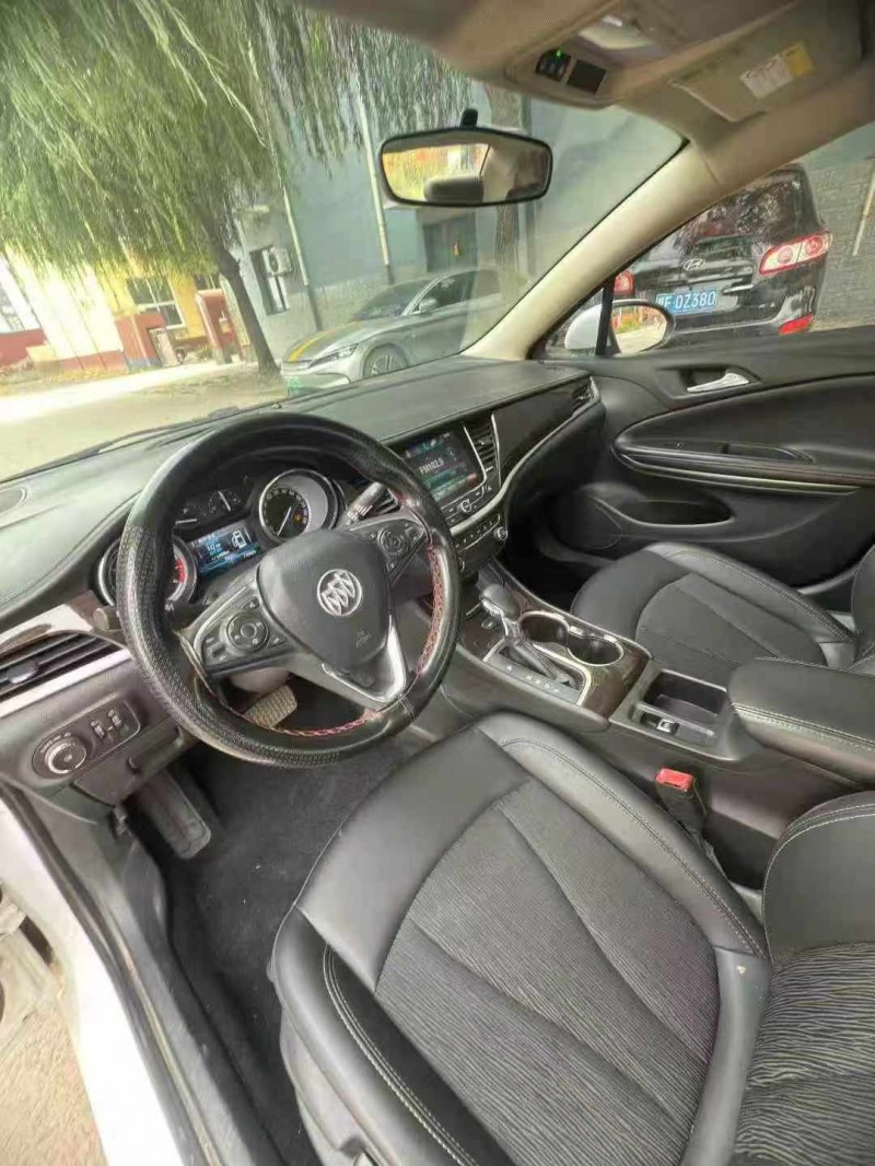 保定18年别克威朗5