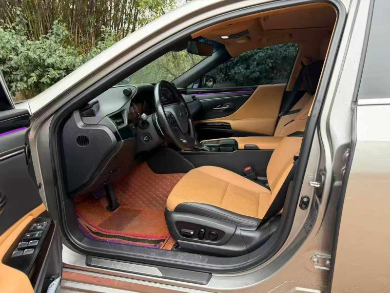 河源22年雷克萨斯ES4