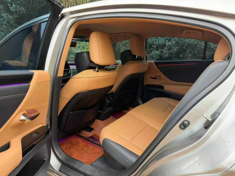 河源22年雷克萨斯ES5