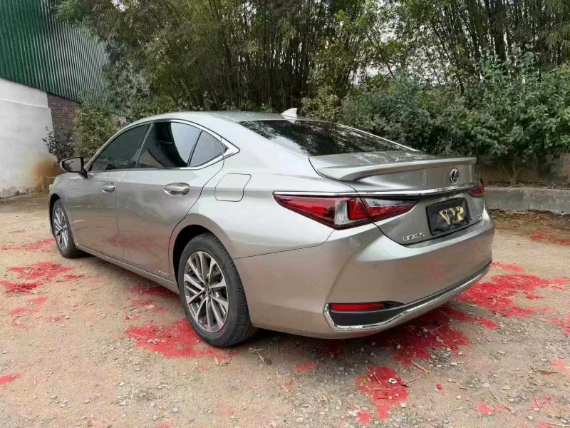 河源22年雷克萨斯ES7