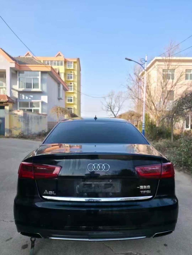 东营17年奥迪A8L9