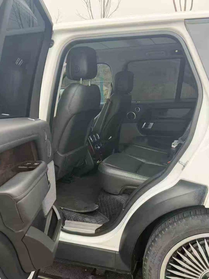 唐山20年路虎攬勝行政6