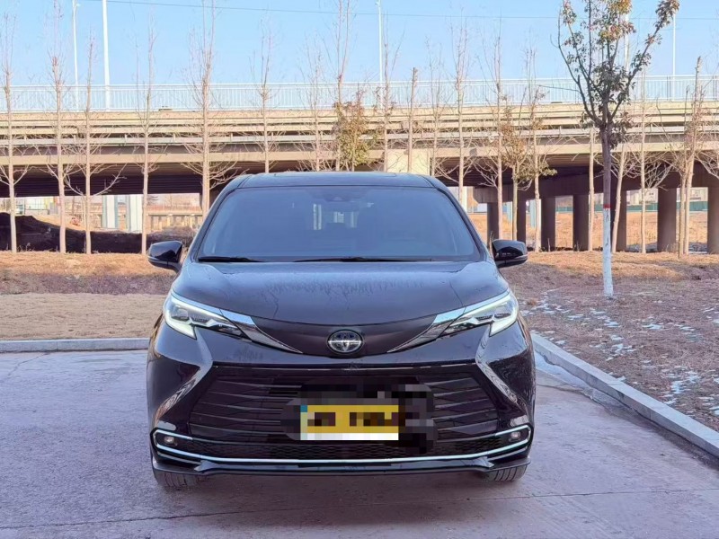 青島23年豐田塞納1