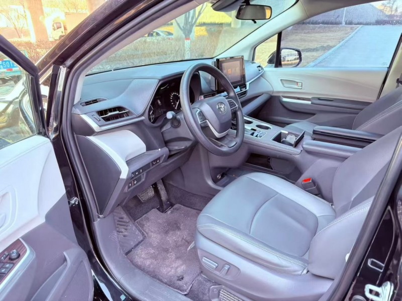 青島23年豐田塞納4