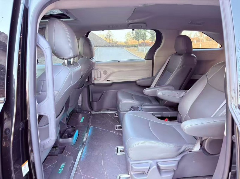 青島23年豐田塞納5