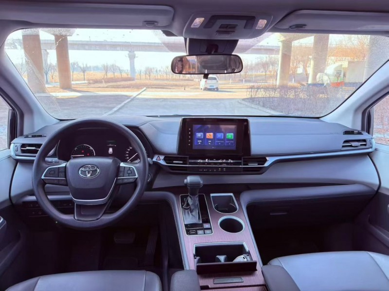 青島23年豐田塞納6