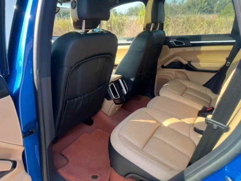 张家界17年保时捷卡宴5