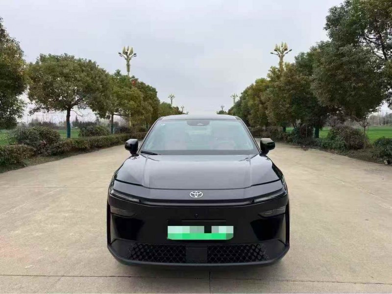 鹽城25年豐田鉑智1