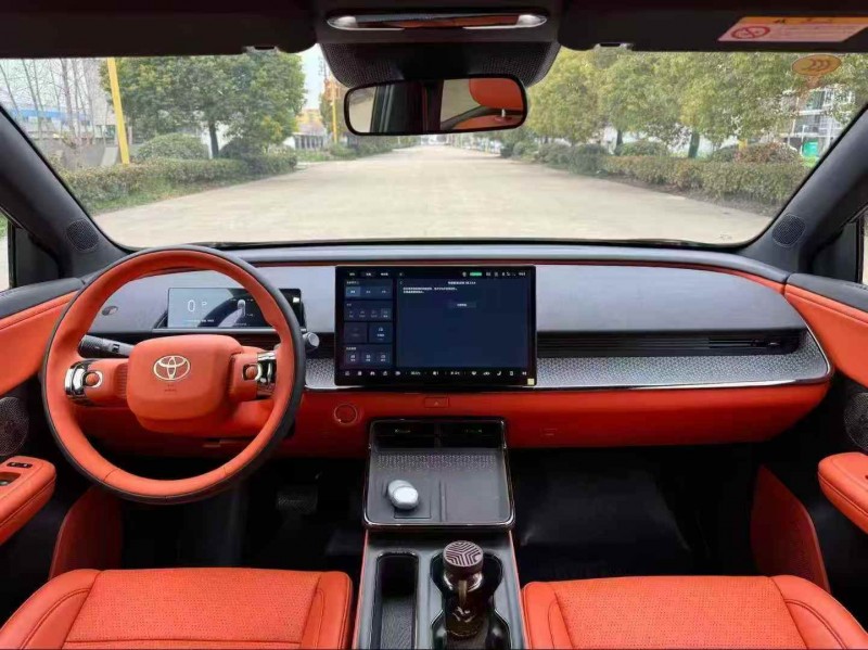 鹽城25年豐田鉑智5