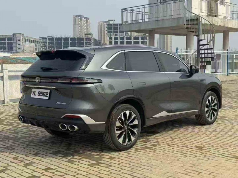 洛阳25年长安汽车CS757